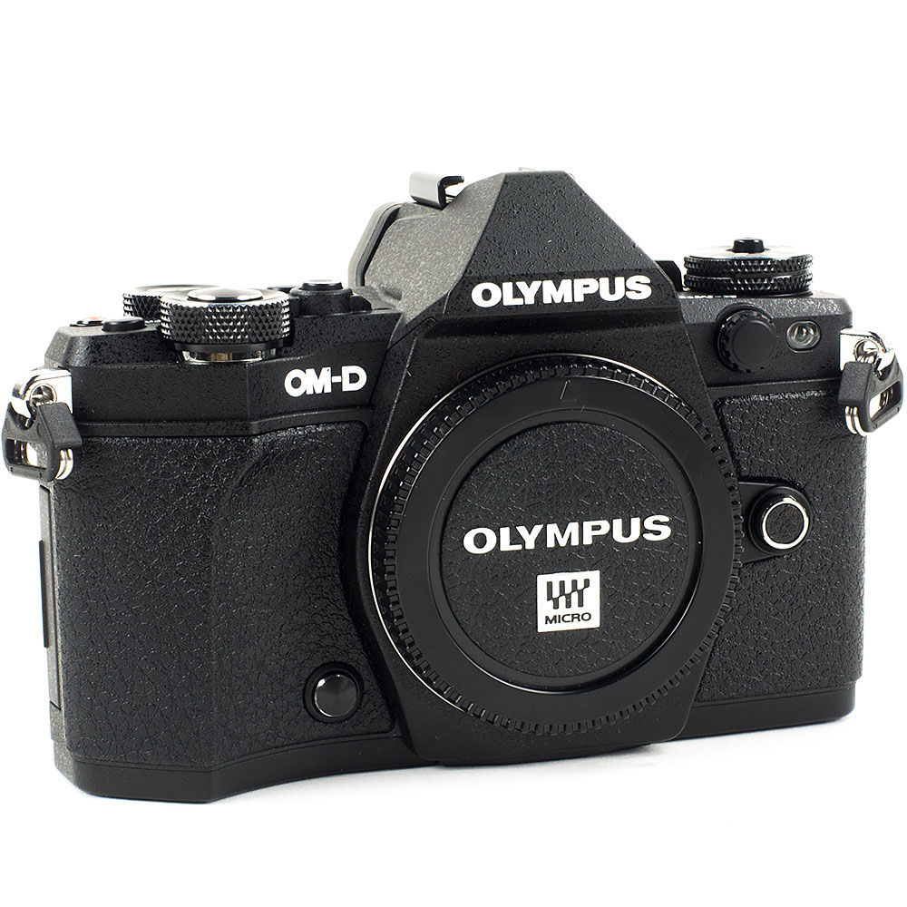 Olympus OM-D E-M5 II Camera, 14-42mm Lens, Zoom Gear & PT Olympus OM-D E-M5 II Camera, 14-42mm Lens, Zoom Gear & PT