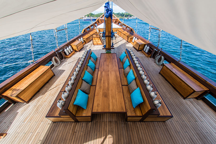 Raja-Ampat-Indo-Samambaia-seating_covered